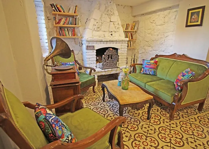 Eflatun Konuk Evi Κανακάλε