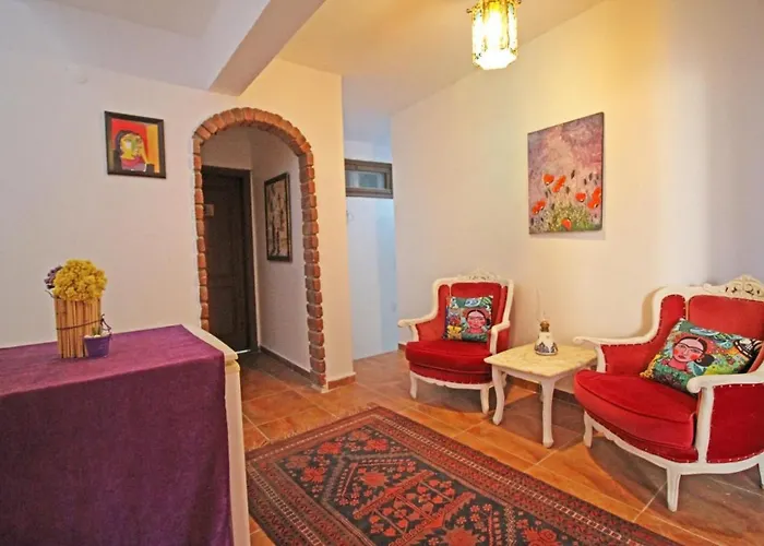 Eflatun Konuk Evi Κανακάλε